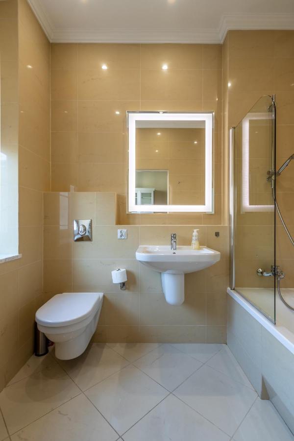 Apartament luster i obrazów Varsovia Exterior foto